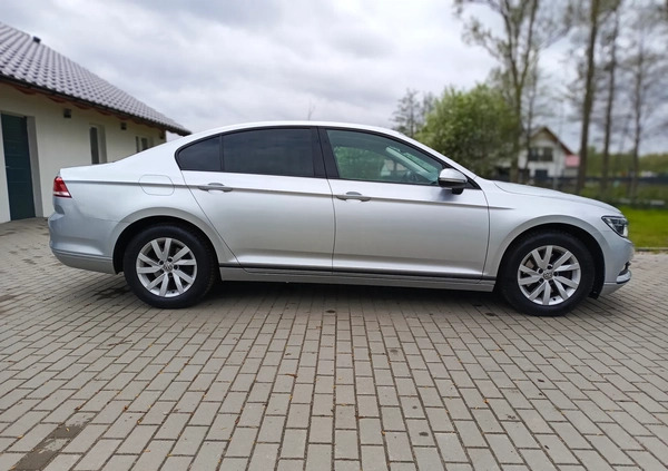 Volkswagen Passat cena 54999 przebieg: 153132, rok produkcji 2018 z Góra małe 154